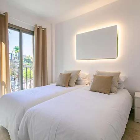 Elegante Piso En Benahavis Con Vista Al Mar *